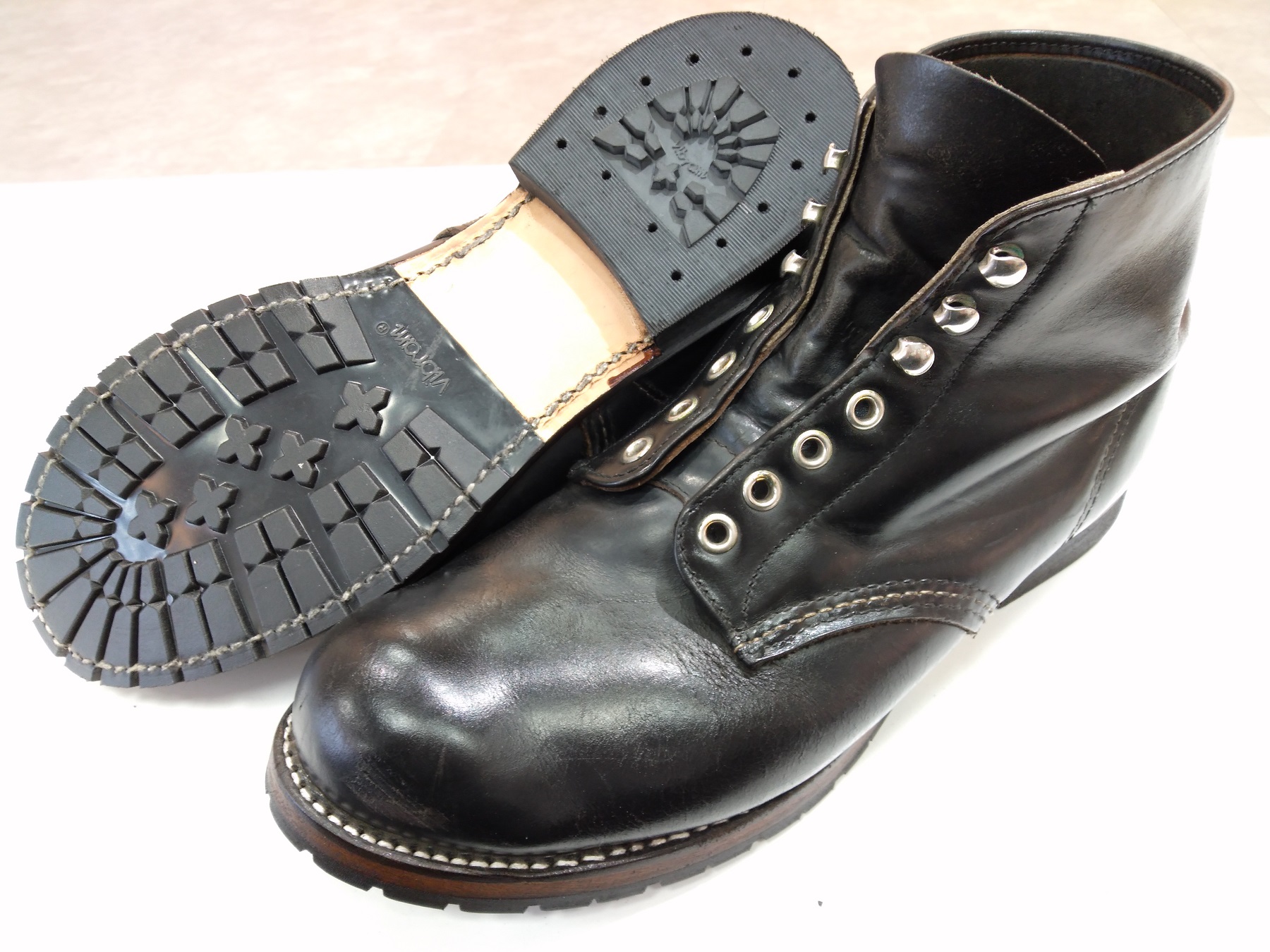 赤い靴レッドウィングソール張り替え交換修理例 | 東京・千葉で靴修理 