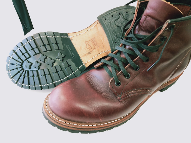 REDWING(レッドウイング)BECKMAN(ベックマン)9011 vibram(ビブラム)#2333 加水分解でボロボロでも張り替え修理できます  | 東京・千葉で靴修理なら赤い靴